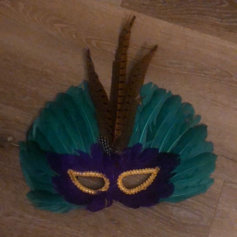 Feather mask